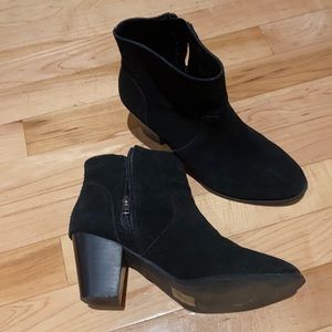 Small heeled booties